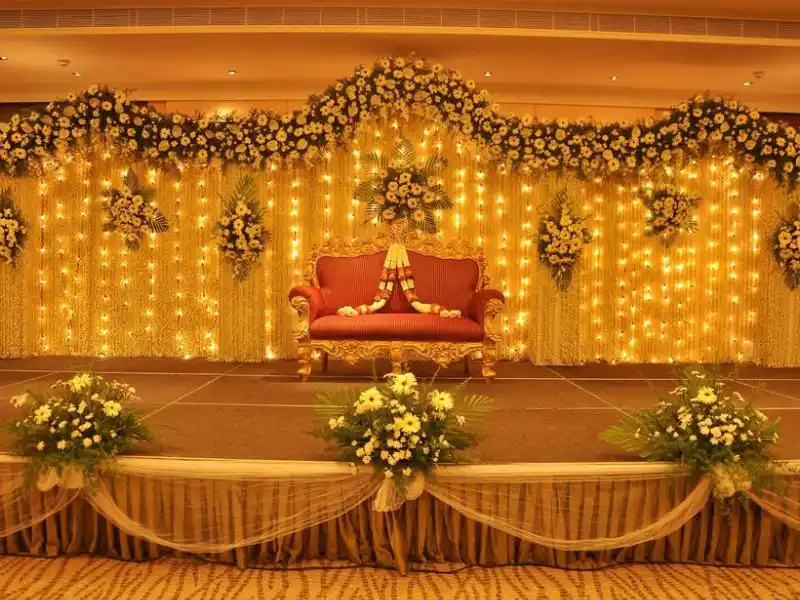 Grand reception hall flower decoration in Kolkata by Hayat