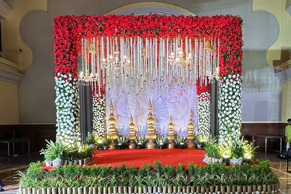 Flower Decoration Ideas for Small Spaces and Home Functions in Kolkata | Hayat Flower Decoration