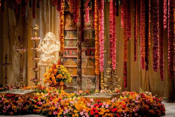 Fresh Flowers vs Artificial Flowers for Wedding Decoration in Kolkata — Which is Better? | Hayat Flower Decoration